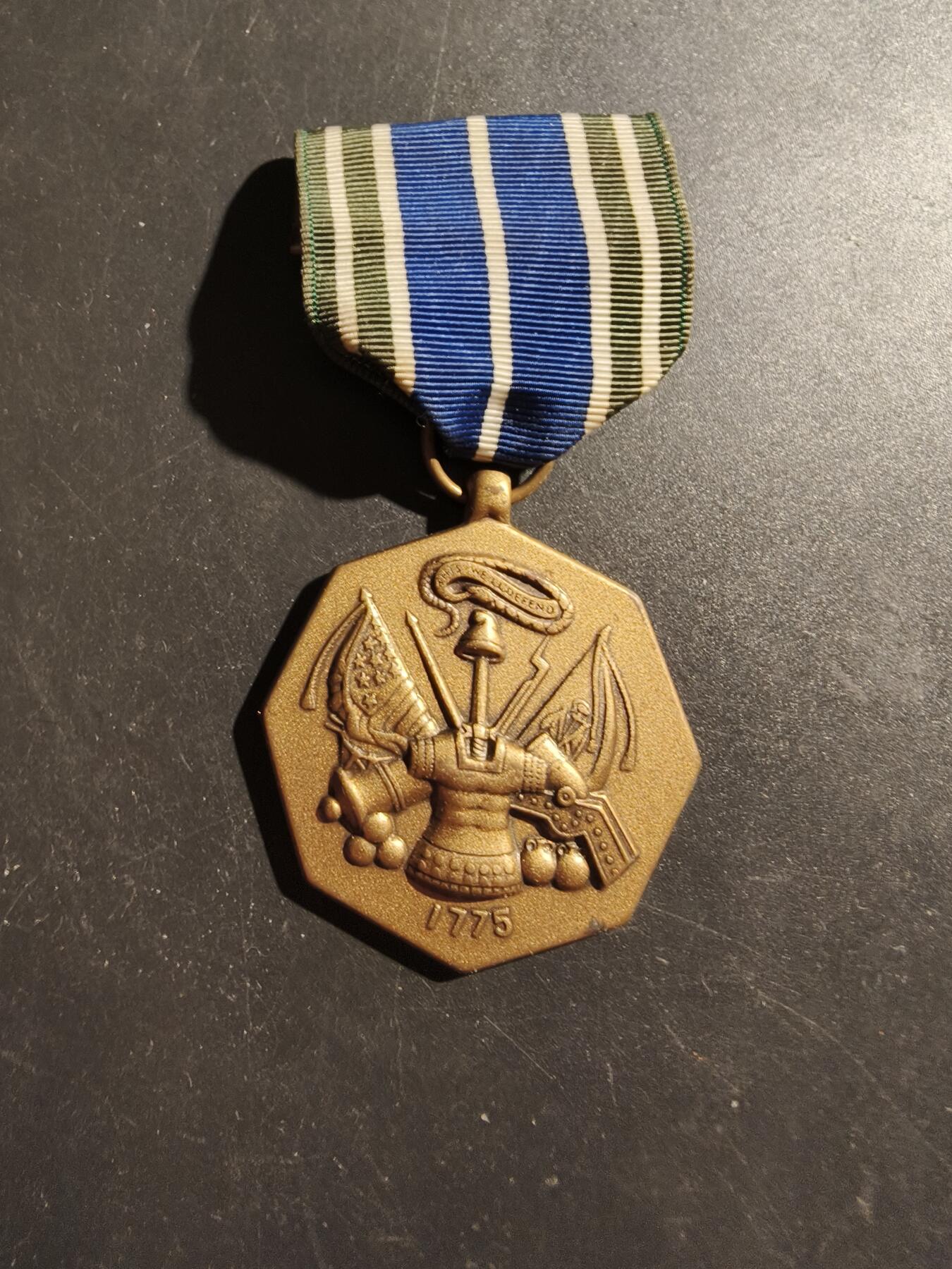 老王徽章第187期 美国军事成就奖章