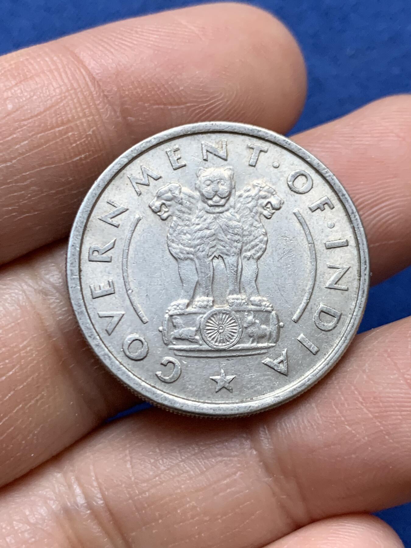 《竞宝斋》第470场 周日，周一，周二 3场连拍 （全场包邮）欢迎送拍 印度共和国1950年B版1卢比 好品