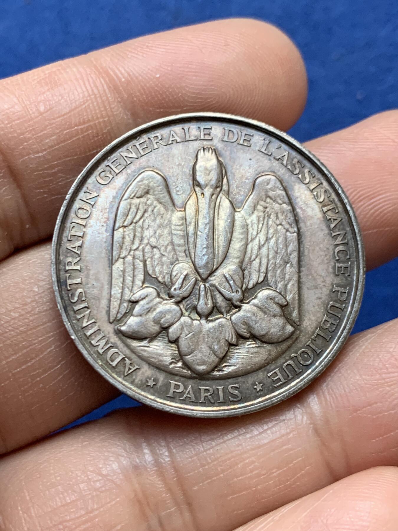 《竞宝斋》第470场 周日，周一，周二 3场连拍 （全场包邮）欢迎送拍 19世纪法国医学之父希波克拉底银章 19.1克 34.2mm  丰饶角银标