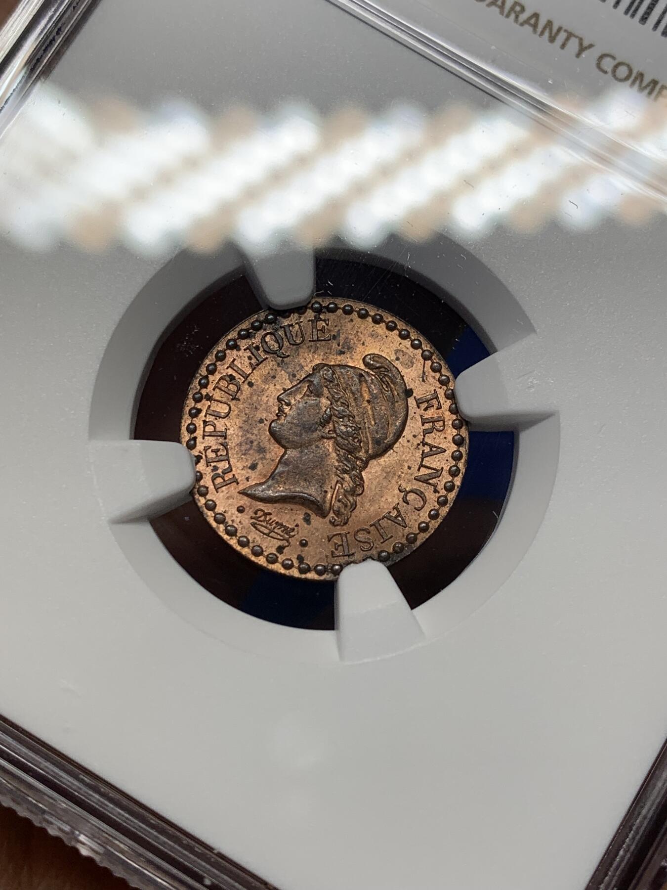 《竞宝斋》第470场 周日，周一，周二 3场连拍 （全场包邮）欢迎送拍 NGC UNCD 法国 1848A 1分 铜币