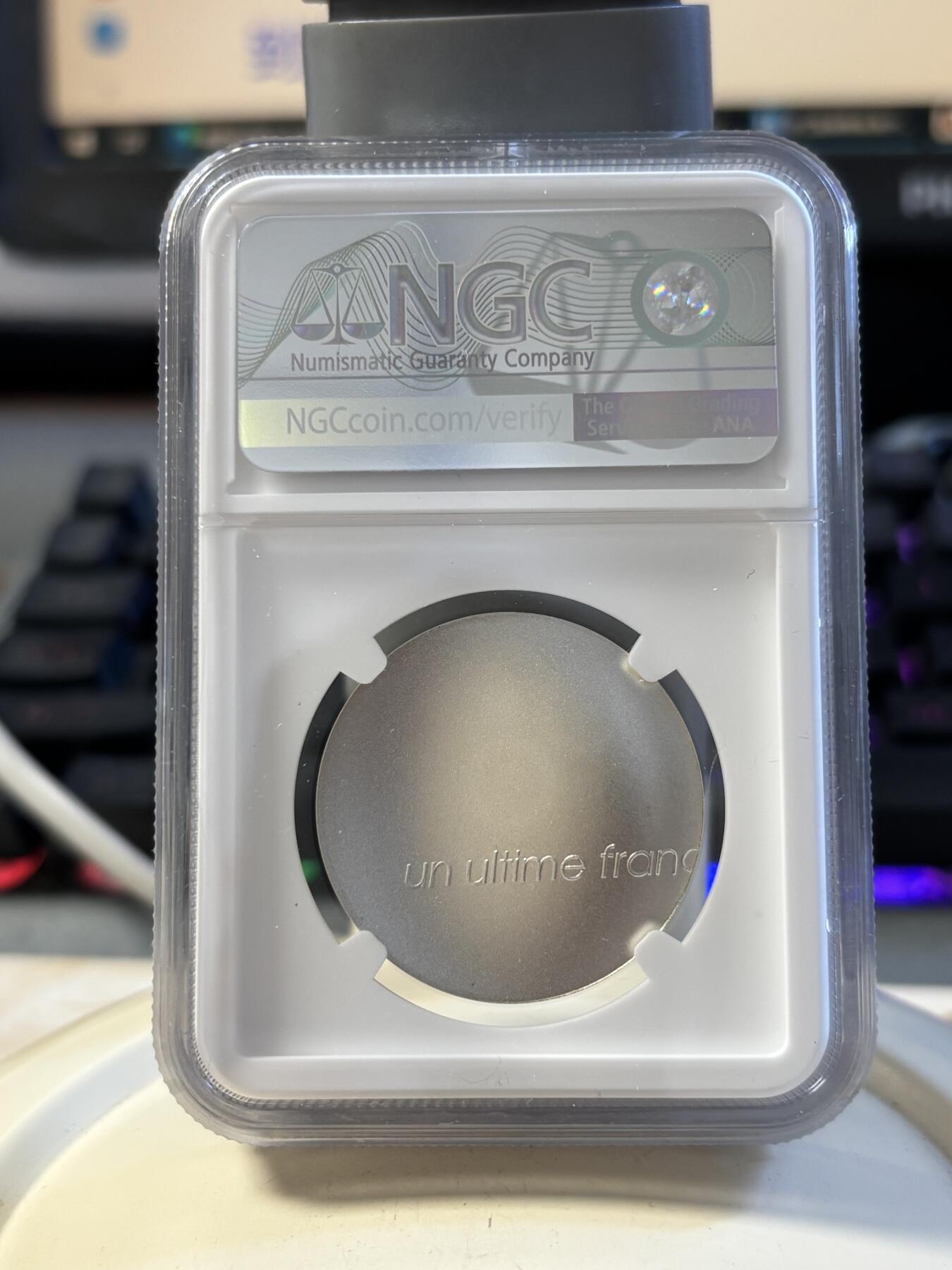 第194期拍卖 获奖币法国2001年最后的法郎波浪形银币NGC-MS69，980银，17.77克