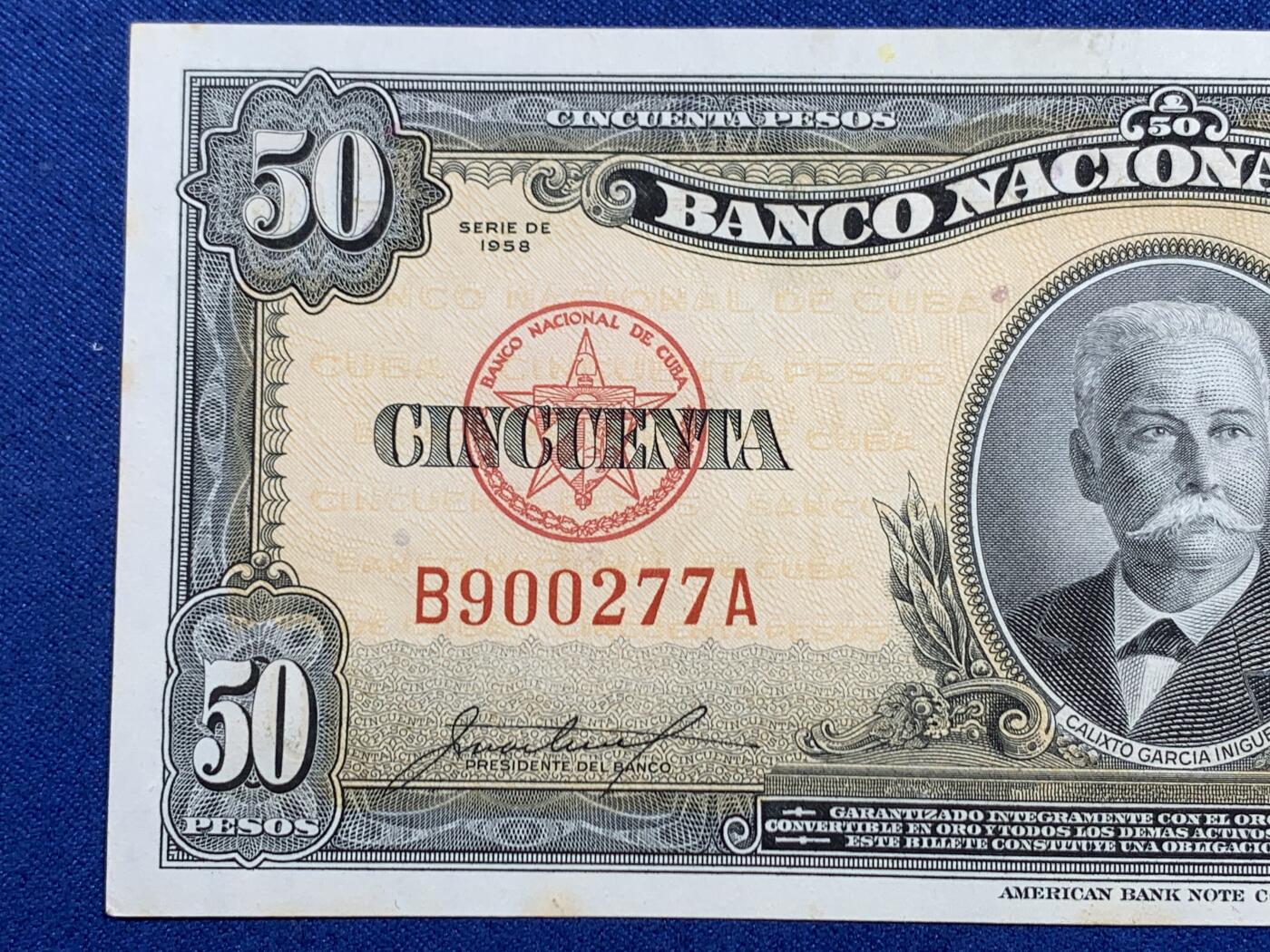 《竞宝斋》第470场 周日，周一，周二 3场连拍 （全场包邮）欢迎送拍 古巴1958年50比索原票，好品状态，无折痕，四角好。美钞公司出品，雕刻精美，色彩诱人，正面人物为古巴开国元勋伊尼古兹将军，炯炯有神，如在目前，背面采用美金黄金券橙黄色油墨，金光璀璨，雍容华贵。细节见图