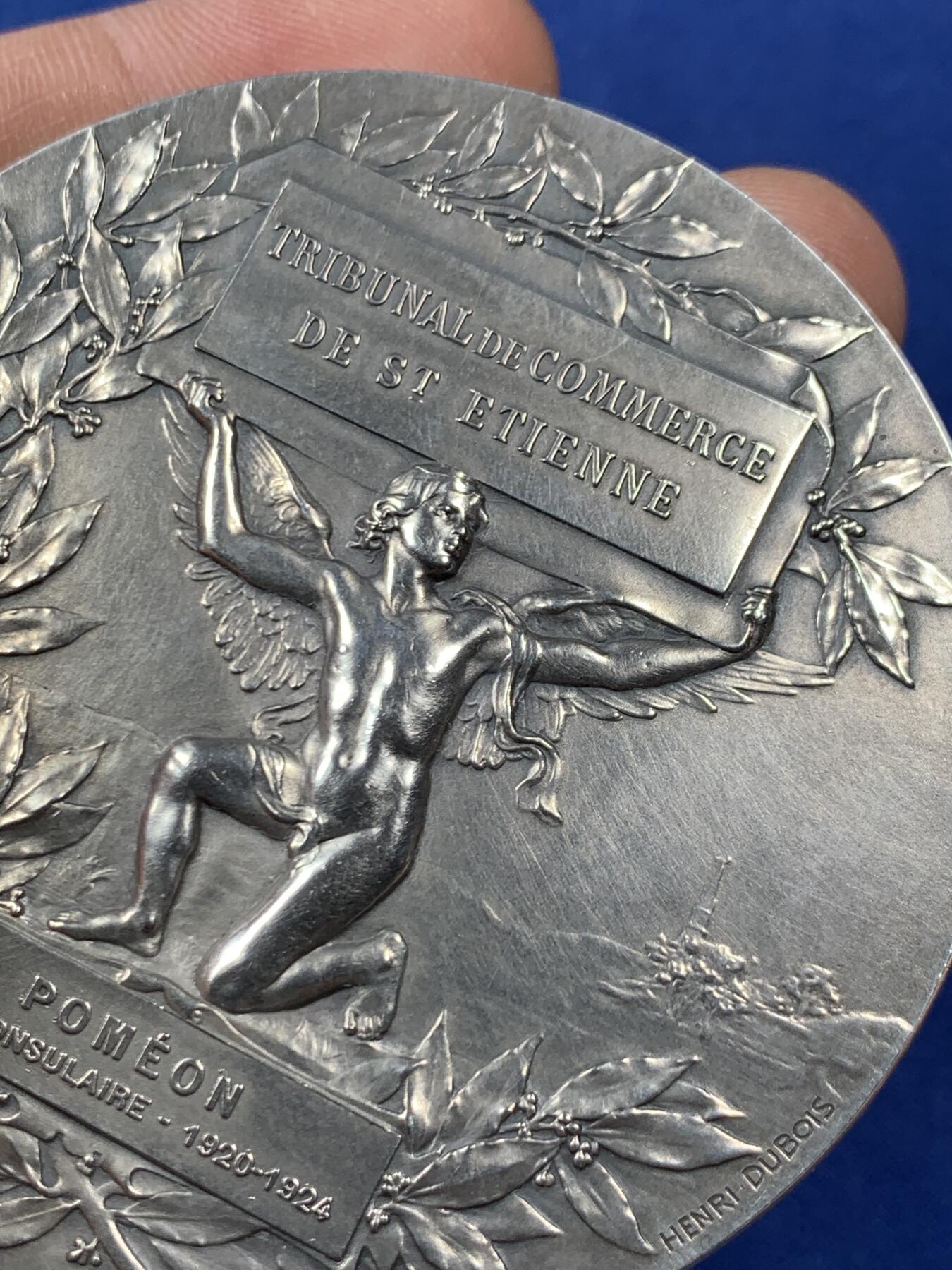 《竞宝斋》第470场 周日，周一，周二 3场连拍 （全场包邮）欢迎送拍 名家夏普兰作 1924年法国圣埃蒂安商业法庭大银章 150.5克 68mm 丰饶角银标 带盒