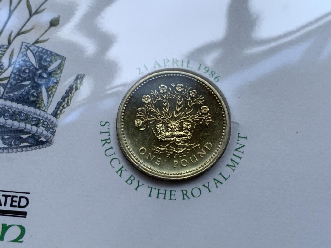 《竞宝斋》第470场 周日，周一，周二 3场连拍 （全场包邮）欢迎送拍 两枚一组 1986年英国老1英镑首日封/邮币封（Royal Mint和Royal Mail联合发行）