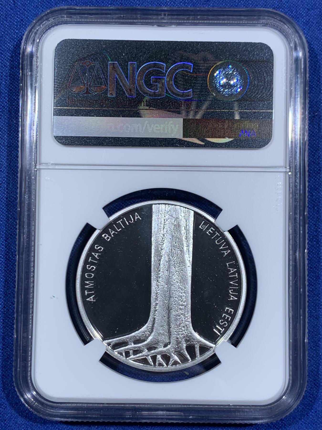 《竞宝斋》第470场 周日，周一，周二 3场连拍 （全场包邮）欢迎送拍 NGC PF69UC 拉脱维亚2014年波罗的海之路独立25周年彩银精制银币（荣膺2015年硬币之星世界纪念币大赛 年度最佳银币 第2名及2016年世界硬币大赛 最佳当代事件，）925银材质，币重22克，限量发行10000枚，盒证齐全【双料世界大赛获奖币】