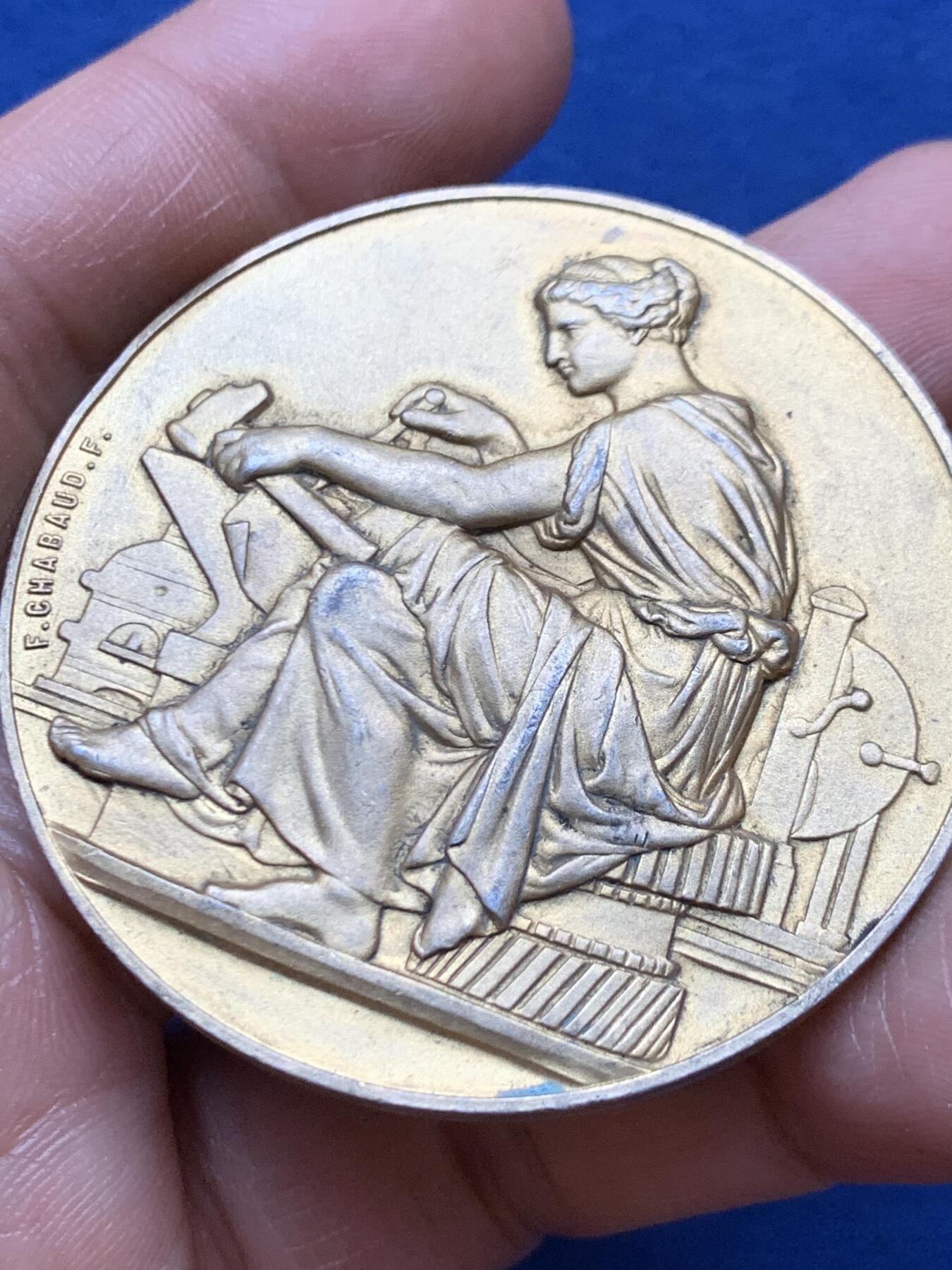 《竞宝斋》第470场 周日，周一，周二 3场连拍 （全场包邮）欢迎送拍 法国工商业女神镀金银章 63.2克 50.1mm 丰饶角1银标