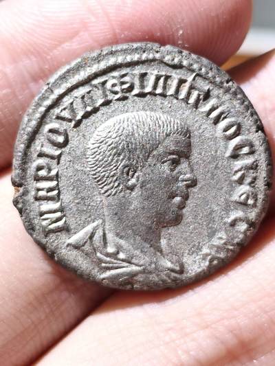 星盘世界钱币拍卖 - 古罗马帝国 叙利亚地区，安条克造币厂，菲利普二世，四德拉克马银币，发行于244-247年间。    正面：菲利普二世无冠披甲右向胸像。  背面：雄鹰右立，头向右，喙衔花环。