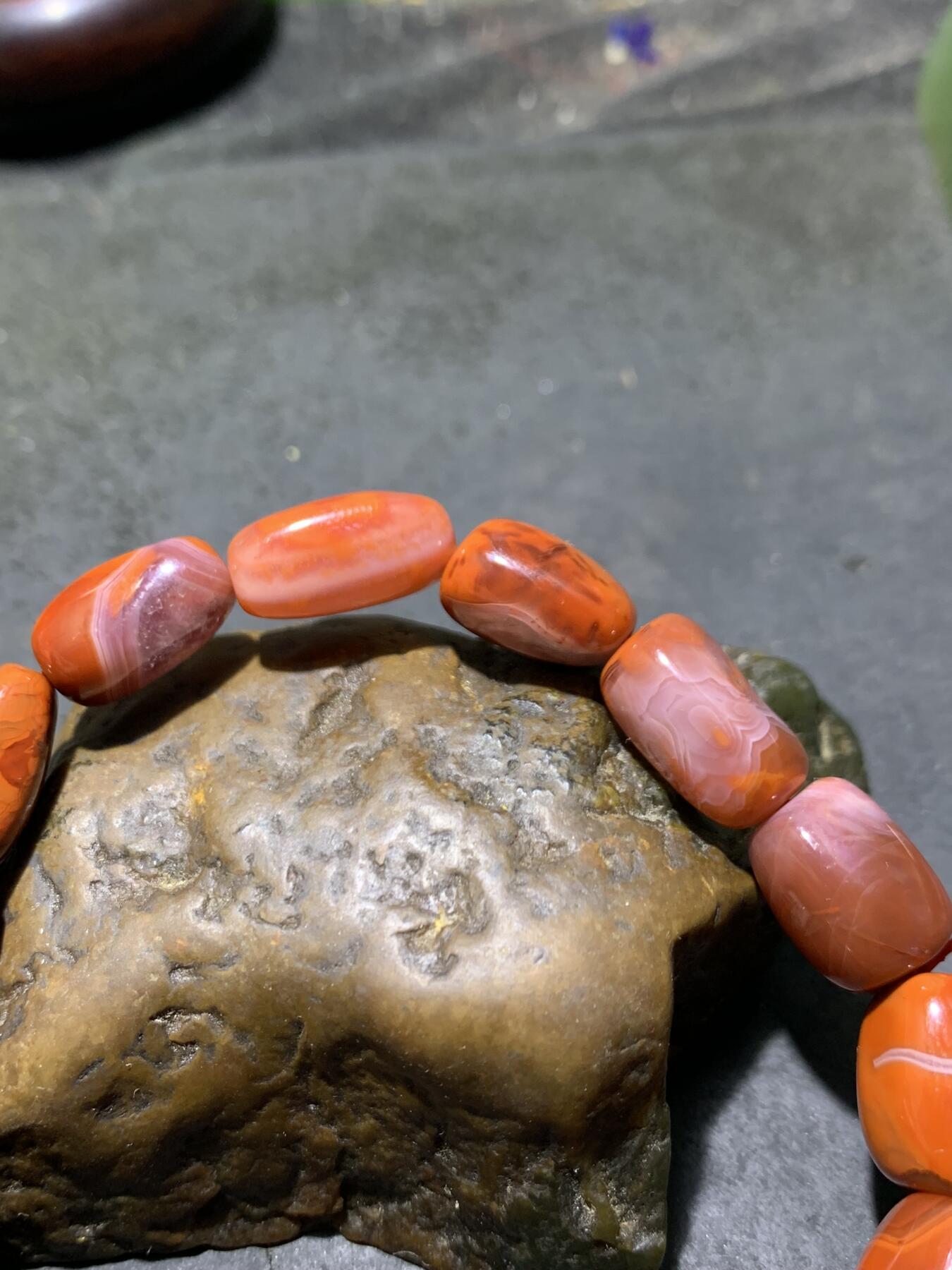 精美川料红白南红玛瑙随形单圈手串一条