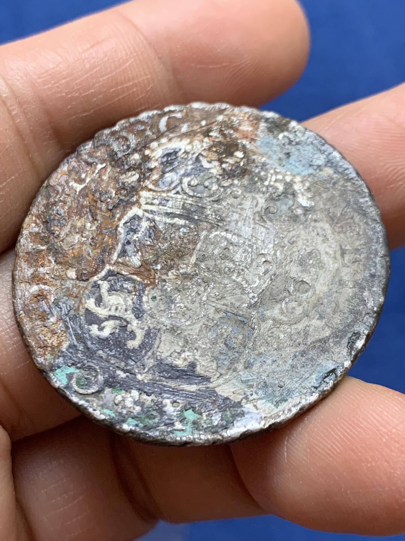 《竞宝斋》第470场 周日，周一，周二 3场连拍 （全场包邮）欢迎送拍 海捞品地球双柱8r，品相差，可作品种标本