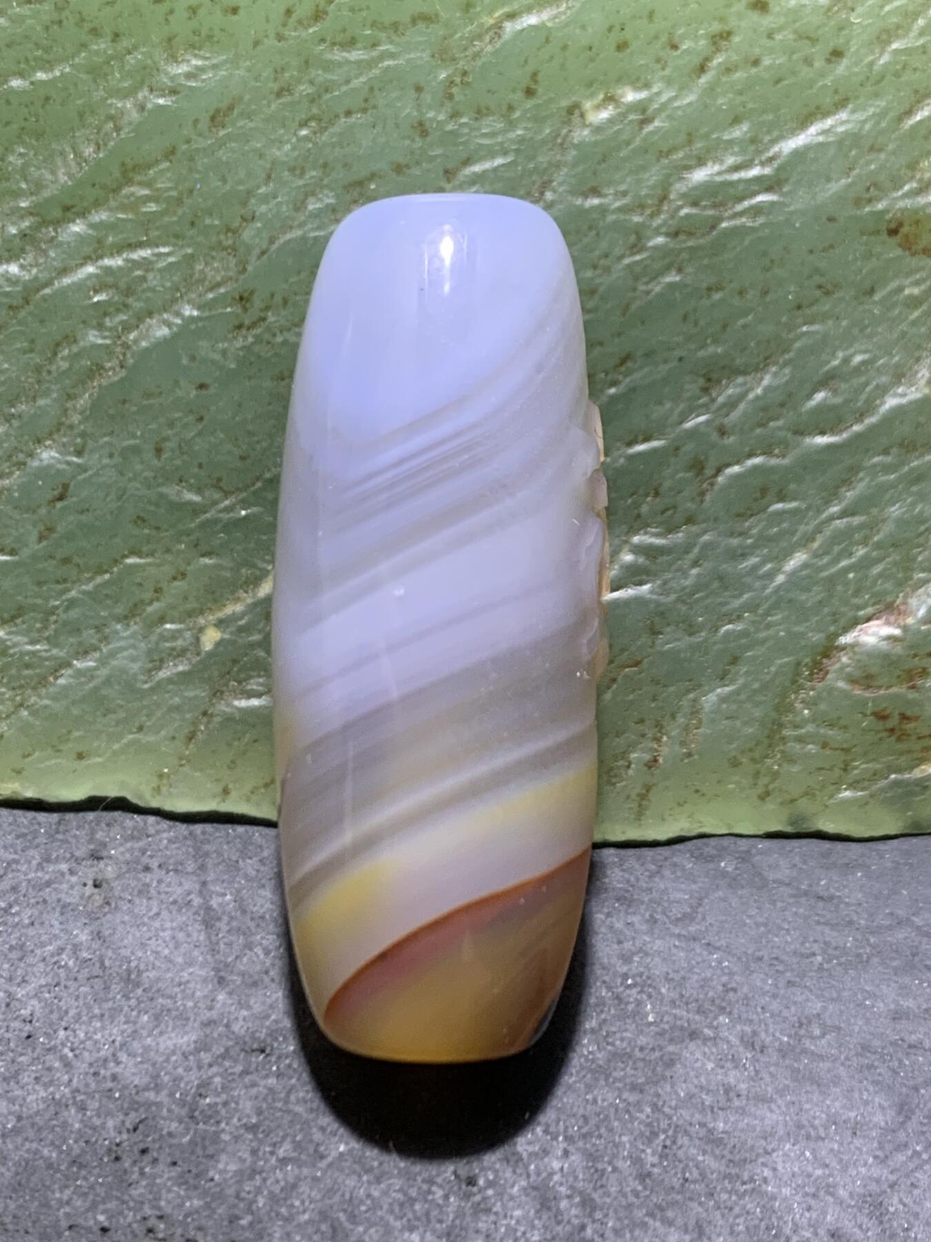 精美高玉化千层纹缠丝玛瑙手工雕刻道字桶珠一个