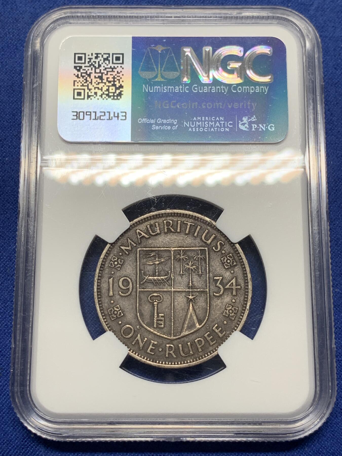 《竞宝斋》第470场 周日，周一，周二 3场连拍 （全场包邮）欢迎送拍 NGC XF45 印度洋岛国毛里求斯1934年1卢比银币，主币，乔治五世像，经典老版，发行量稀少，收藏价值高。币面细节清晰，包浆自然，品相不错。