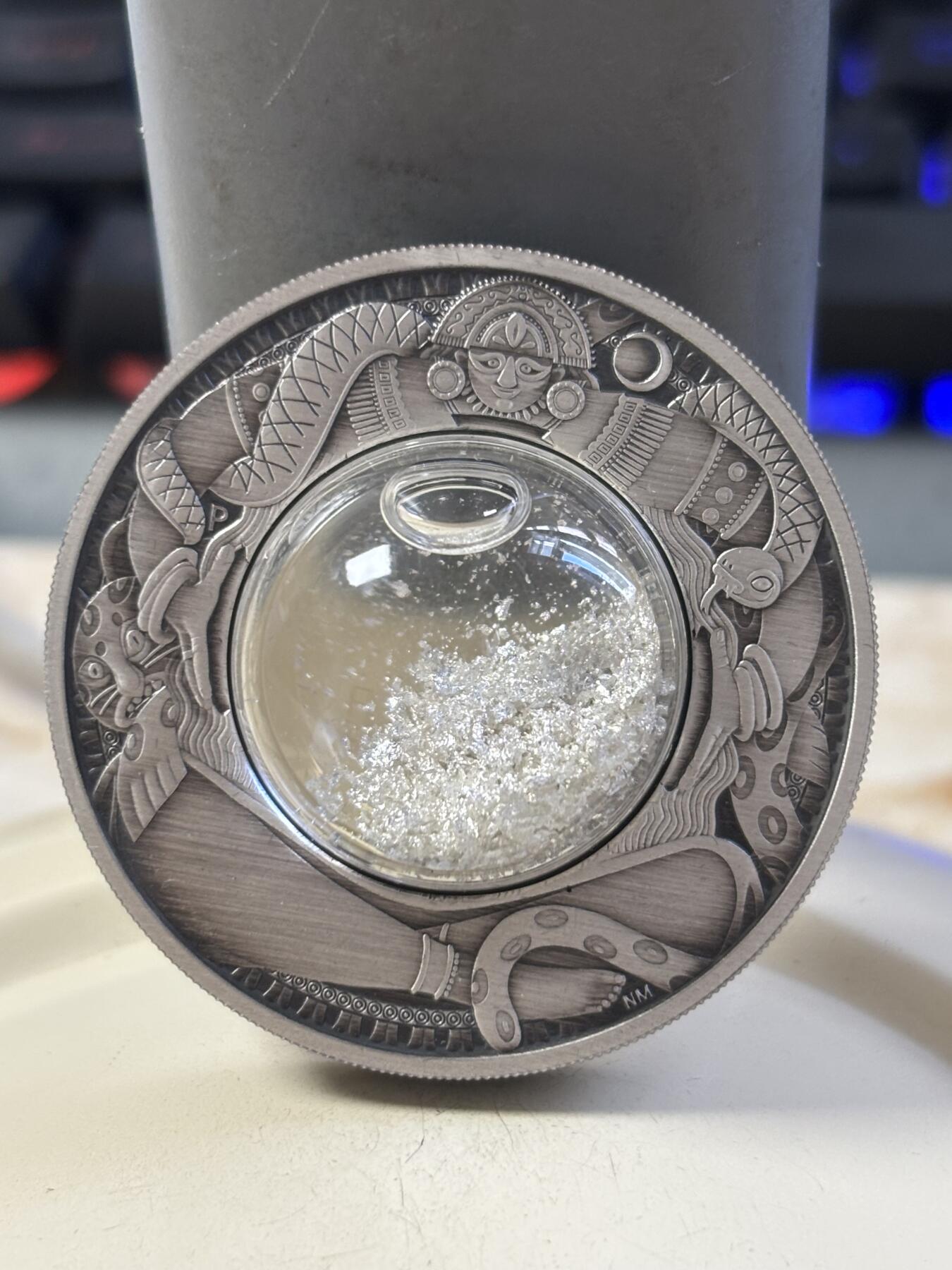 第194期拍卖 图瓦卢2021年月亮眼泪镶嵌银颗粒2盎司仿古银币，999银，2盎司，发行2500枚