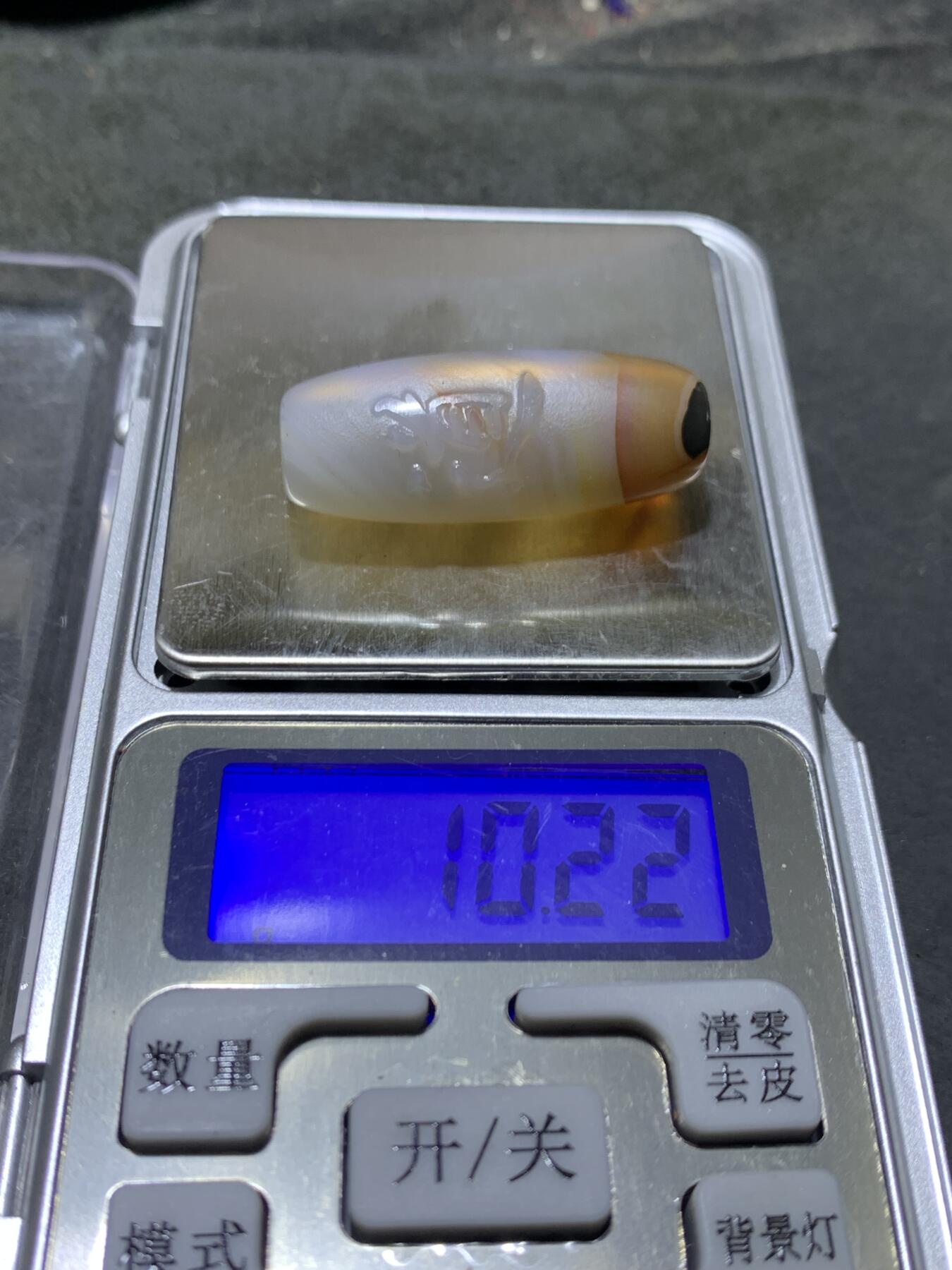 精美高玉化千层纹缠丝玛瑙手工雕刻道字桶珠一个