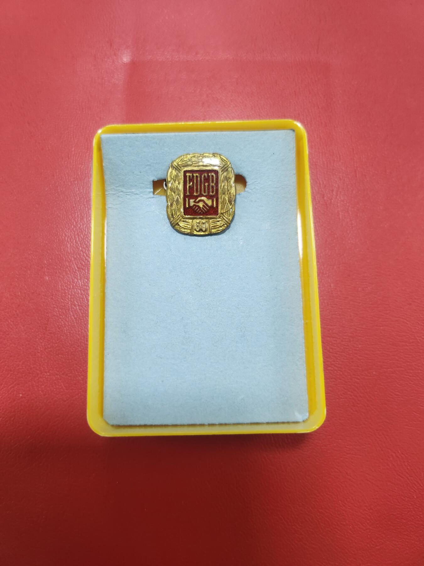 南水社第3次拍卖 春季专场 1991年两德合并后过度时期 FDGB 自由工会联合会最后一批 60年忠诚服务荣誉证书 带原盒纪念章 少见