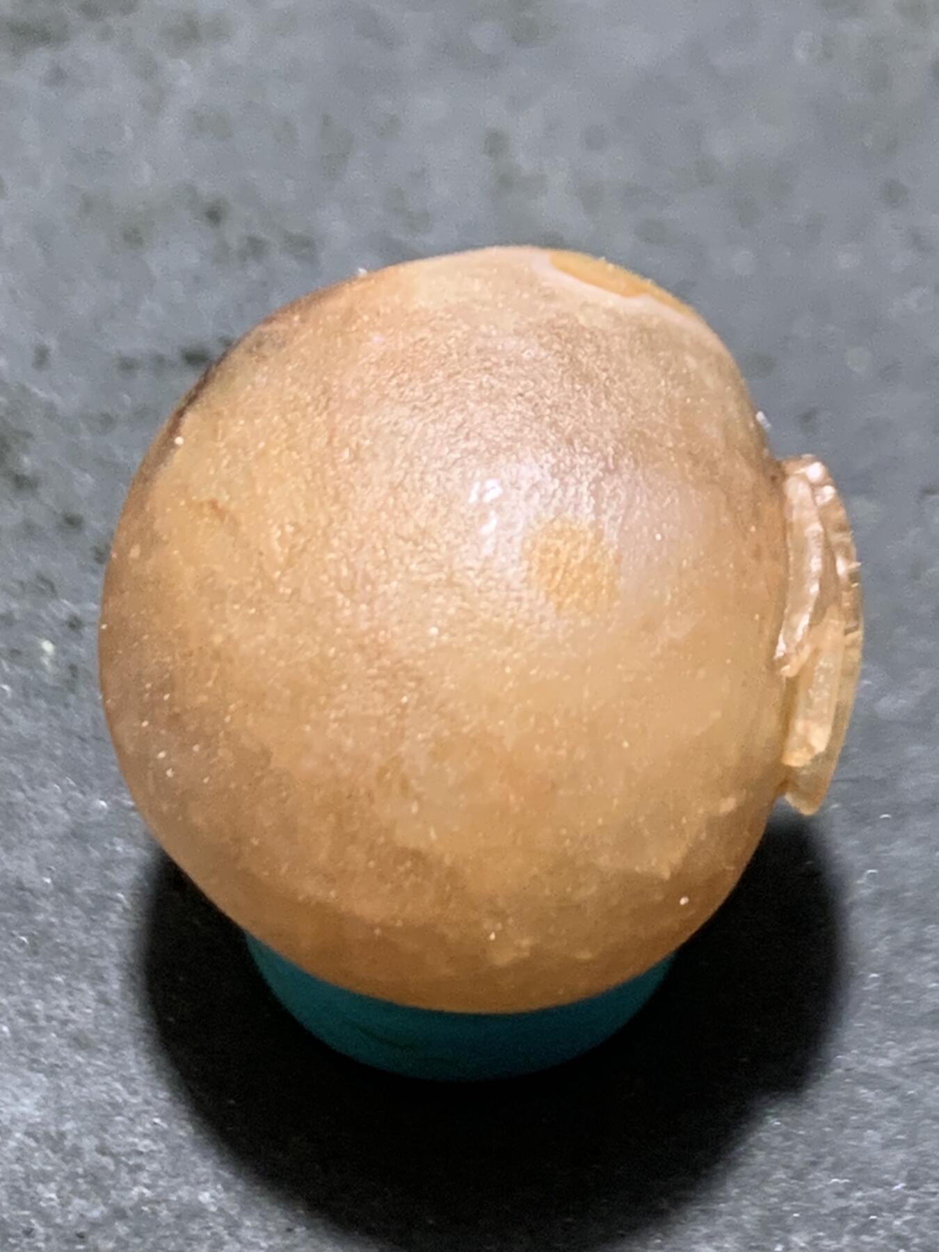 精美亚光满冰飘糖心料战国红玛瑙手工雕刻佛字随形珠一颗！