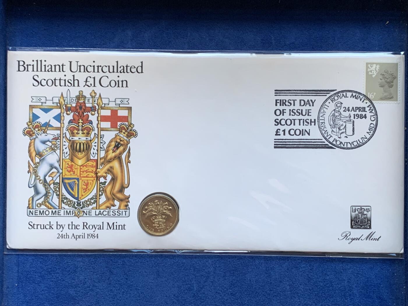 《竞宝斋》第470场 周日，周一，周二 3场连拍 （全场包邮）欢迎送拍 两枚一组 1984年英国老1英镑首日封/邮币封（Royal Mint和Royal Mail联合发行）