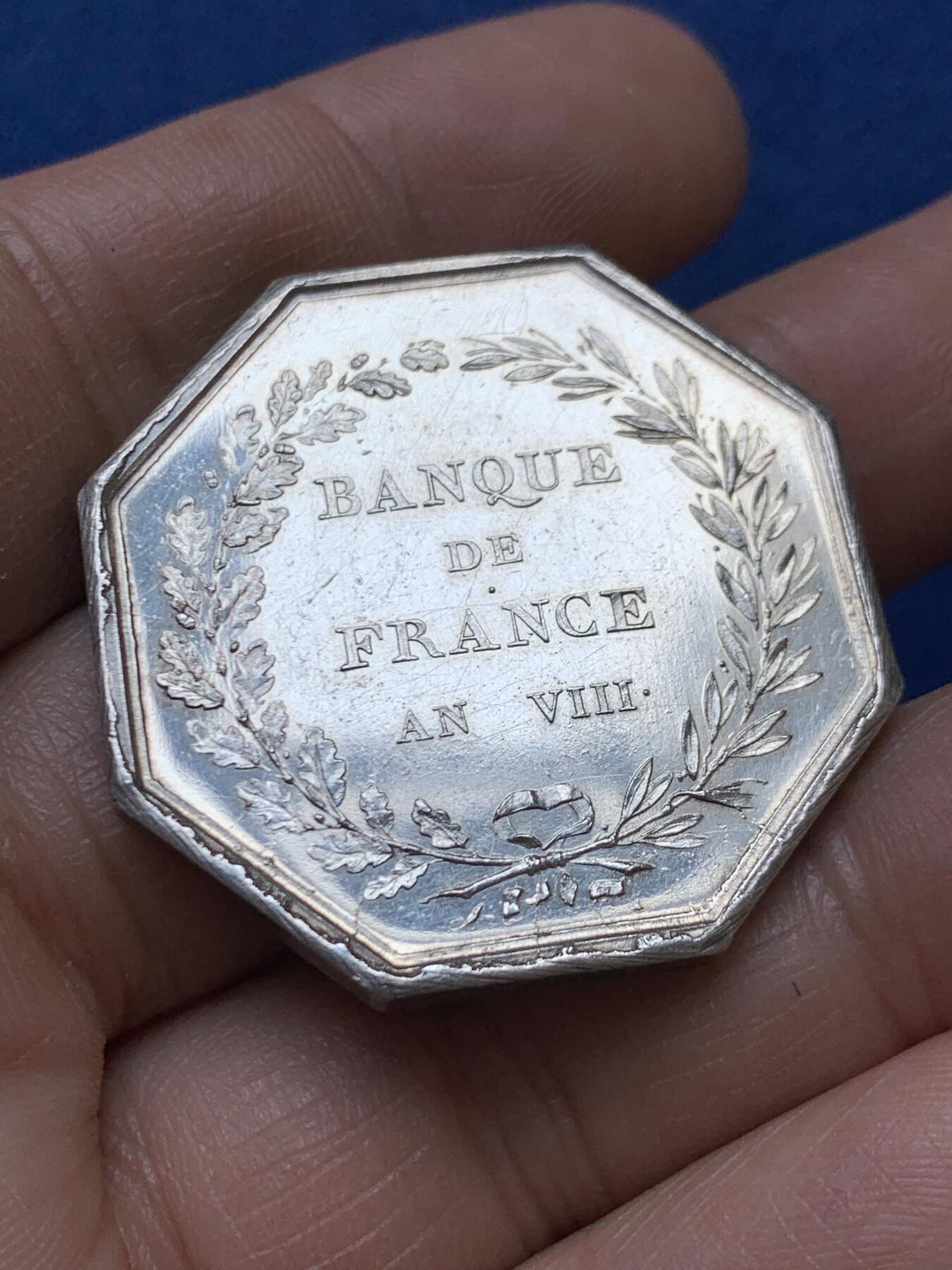 《竞宝斋》第470场 周日，周一，周二 3场连拍 （全场包邮）欢迎送拍 早期法兰西银行八角银质代币 24.8克 36mm 小手指银标