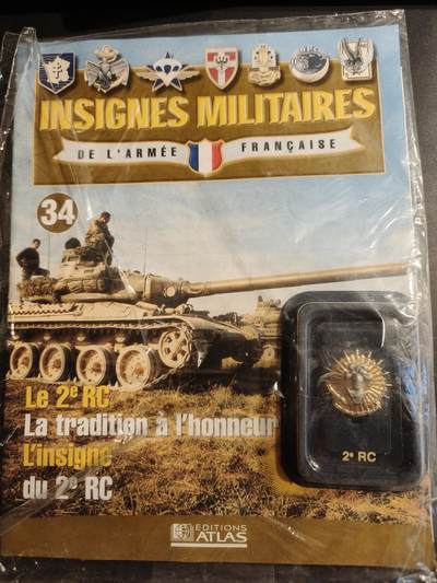 老王徽章第187期 - 法国陆军第2胸甲骑兵团证章      带证书和单位介绍杂志    亚瑟贝特朗原盒