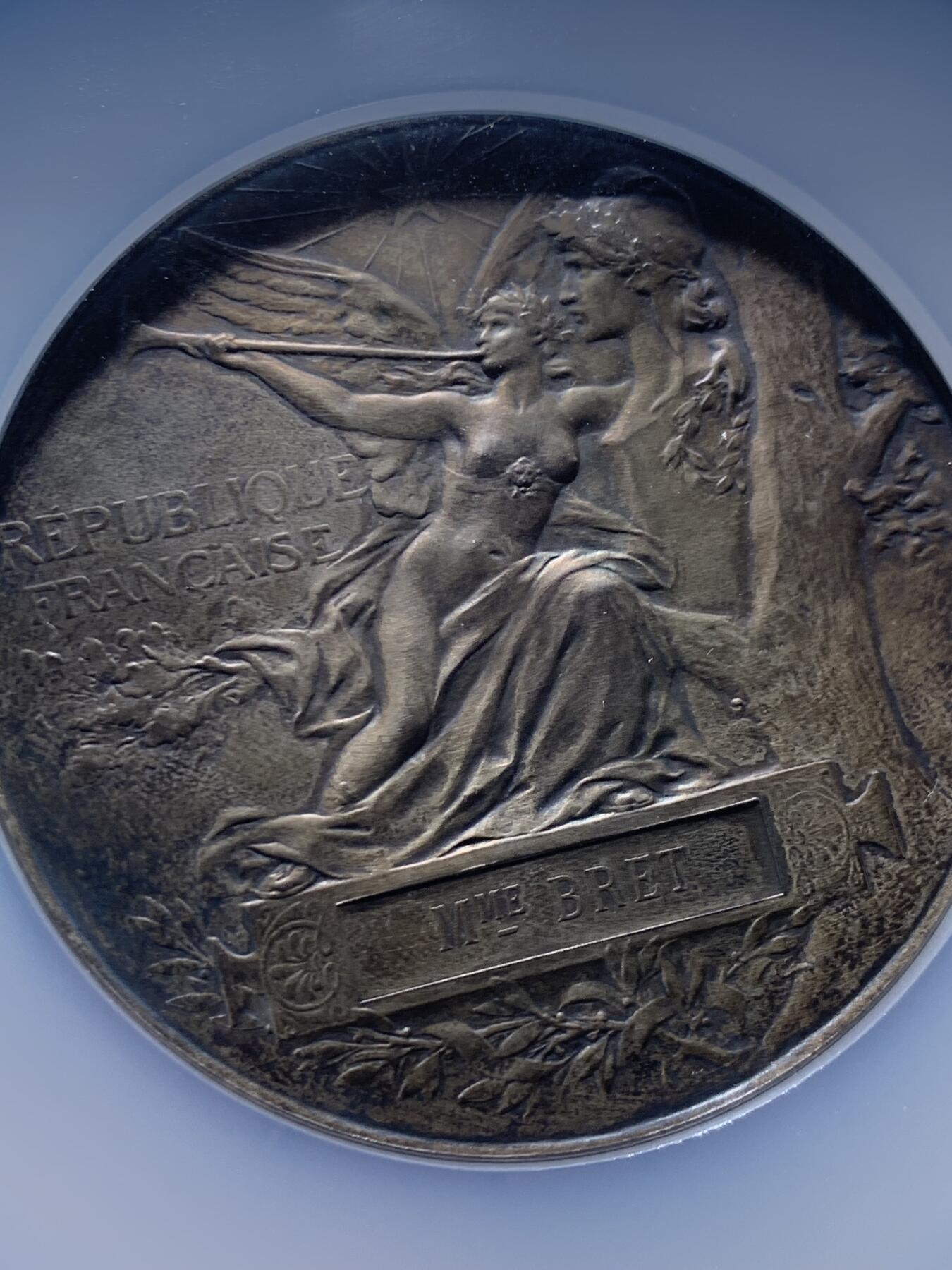 《竞宝斋》第470场 周日，周一，周二 3场连拍 （全场包邮）欢迎送拍 名家名作 NGC MS61 法国1889年巴黎世界博览会纪念大银章 加大加厚盒