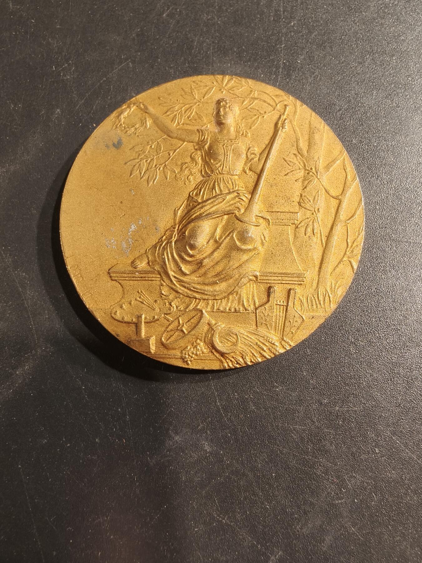 老王徽章第187期 法国玛丽安娜农业主题镀金大铜章    大师路易波特作品    直径43mm     重量43g