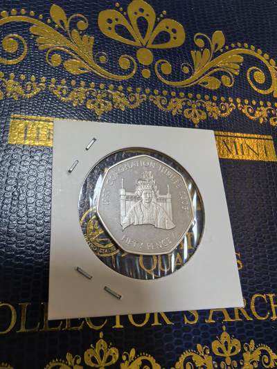 长老汇马年精选第九场拍卖 - 2003泽西女王加冕50周年50便士七边精制银币，8克925银，少见