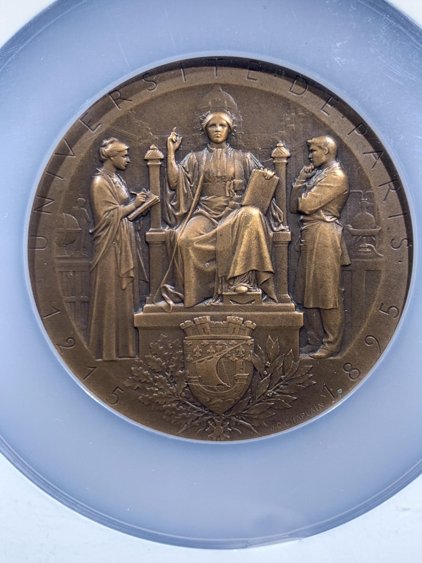 《竞宝斋》第470场 周日，周一，周二 3场连拍 （全场包邮）欢迎送拍 NGC MS63BN 法国1895年巴黎大学纪念铜章 稀缺超大加厚老盒