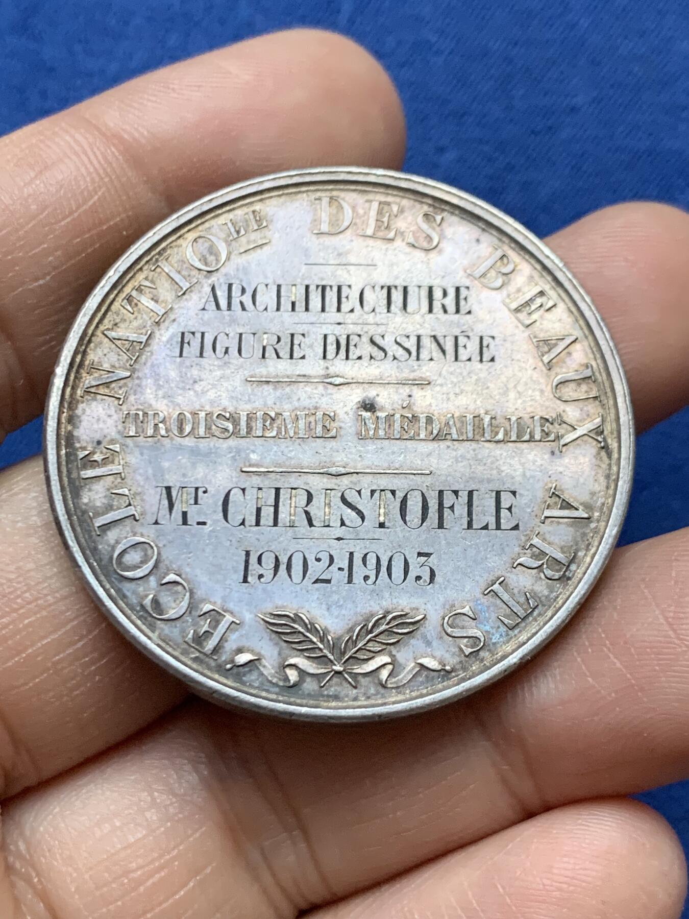 《竞宝斋》第470场 周日，周一，周二 3场连拍 （全场包邮）欢迎送拍 法国国家艺术银质奖章 高浮雕三女神 38.6克40.8mm 丰饶角银标 细节见图