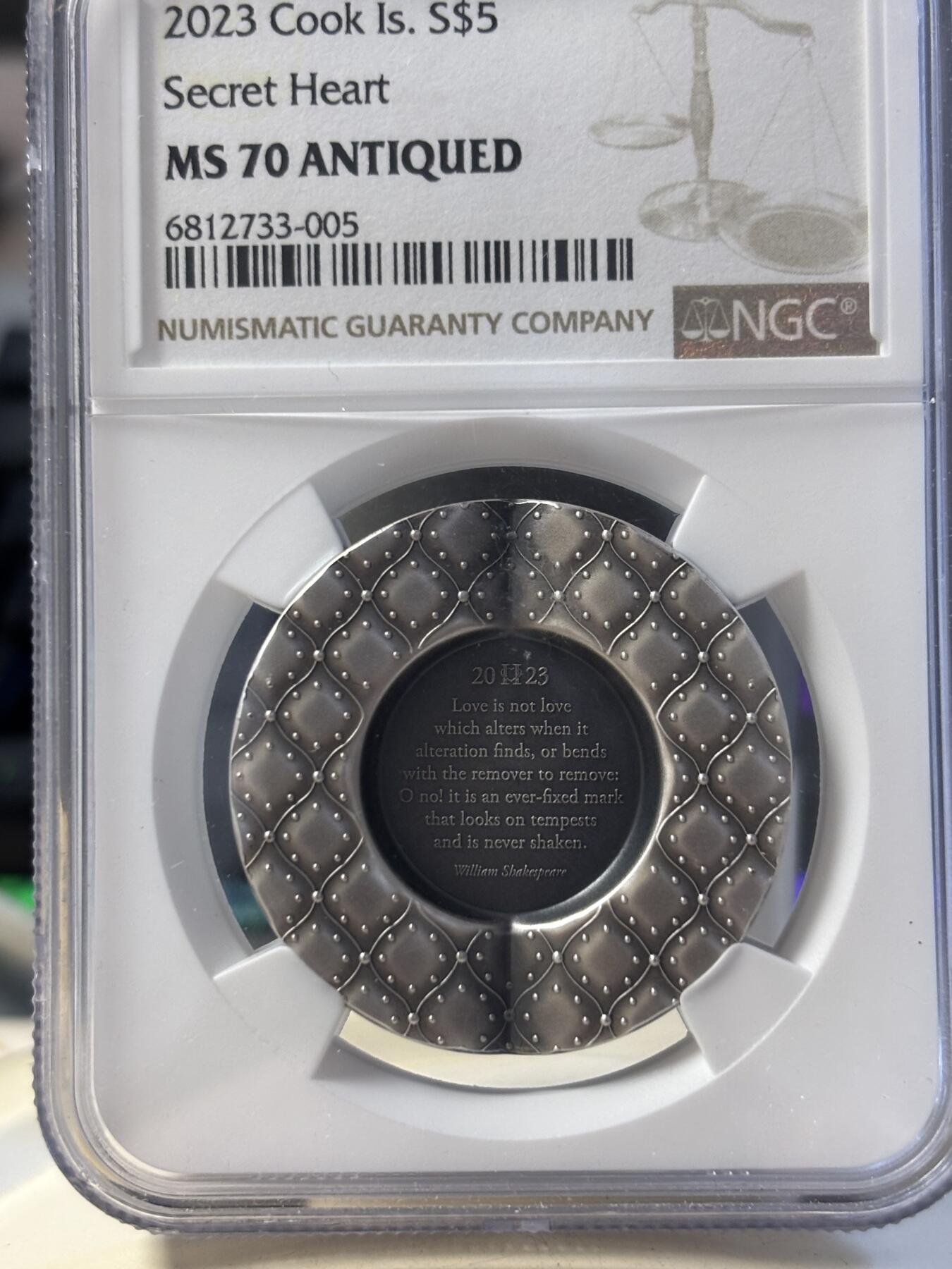第194期拍卖 库克2023年秘密之心独特的爱1盎司仿古纪念银币NGC-MS70,999银，发行2023枚