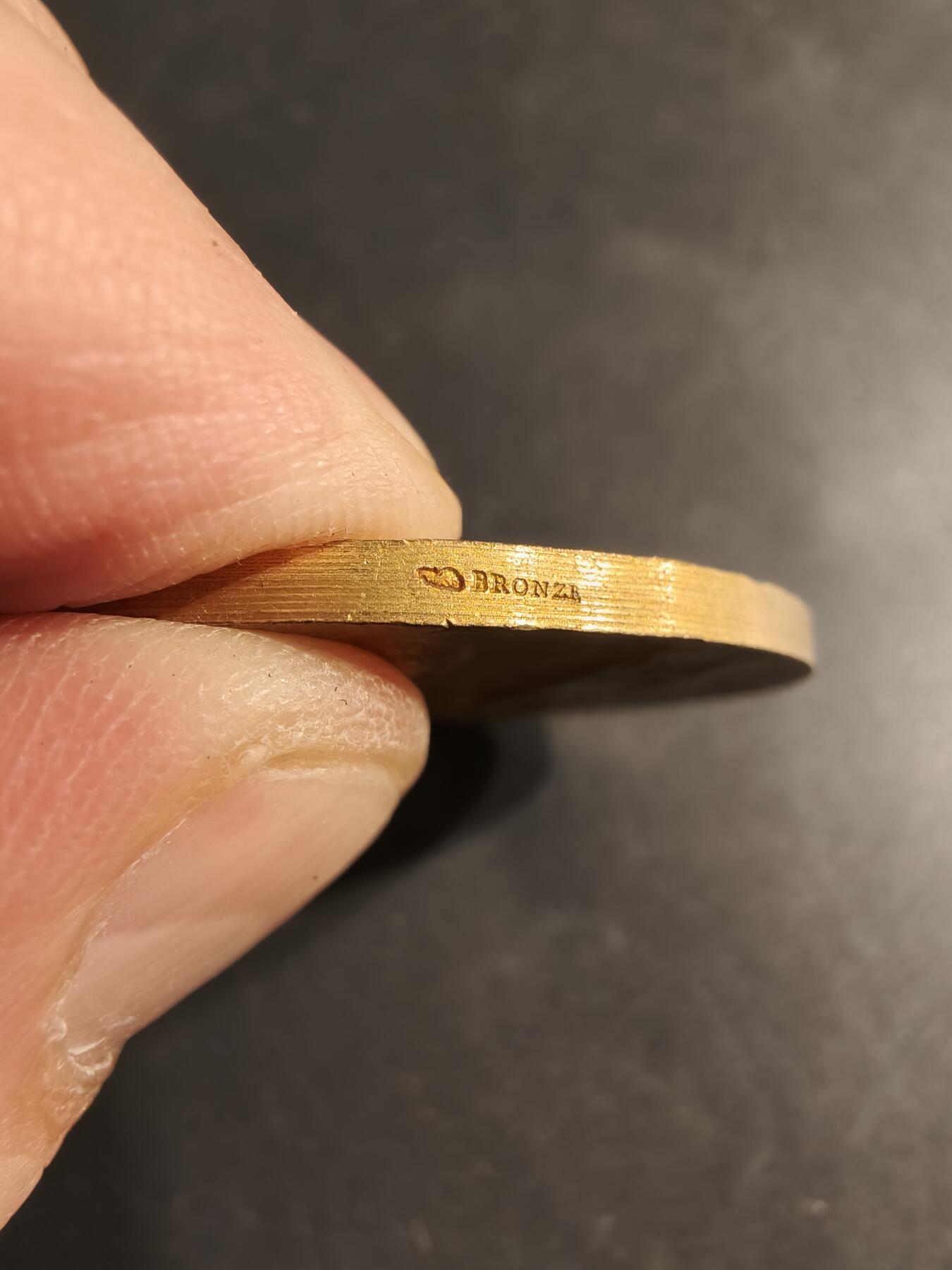 老王徽章第187期 法国玛丽安娜农业主题镀金大铜章    大师路易波特作品    直径43mm     重量43g