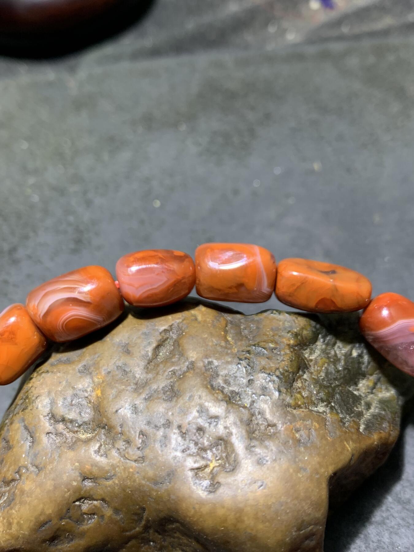 精美川料红白南红玛瑙随形单圈手串一条