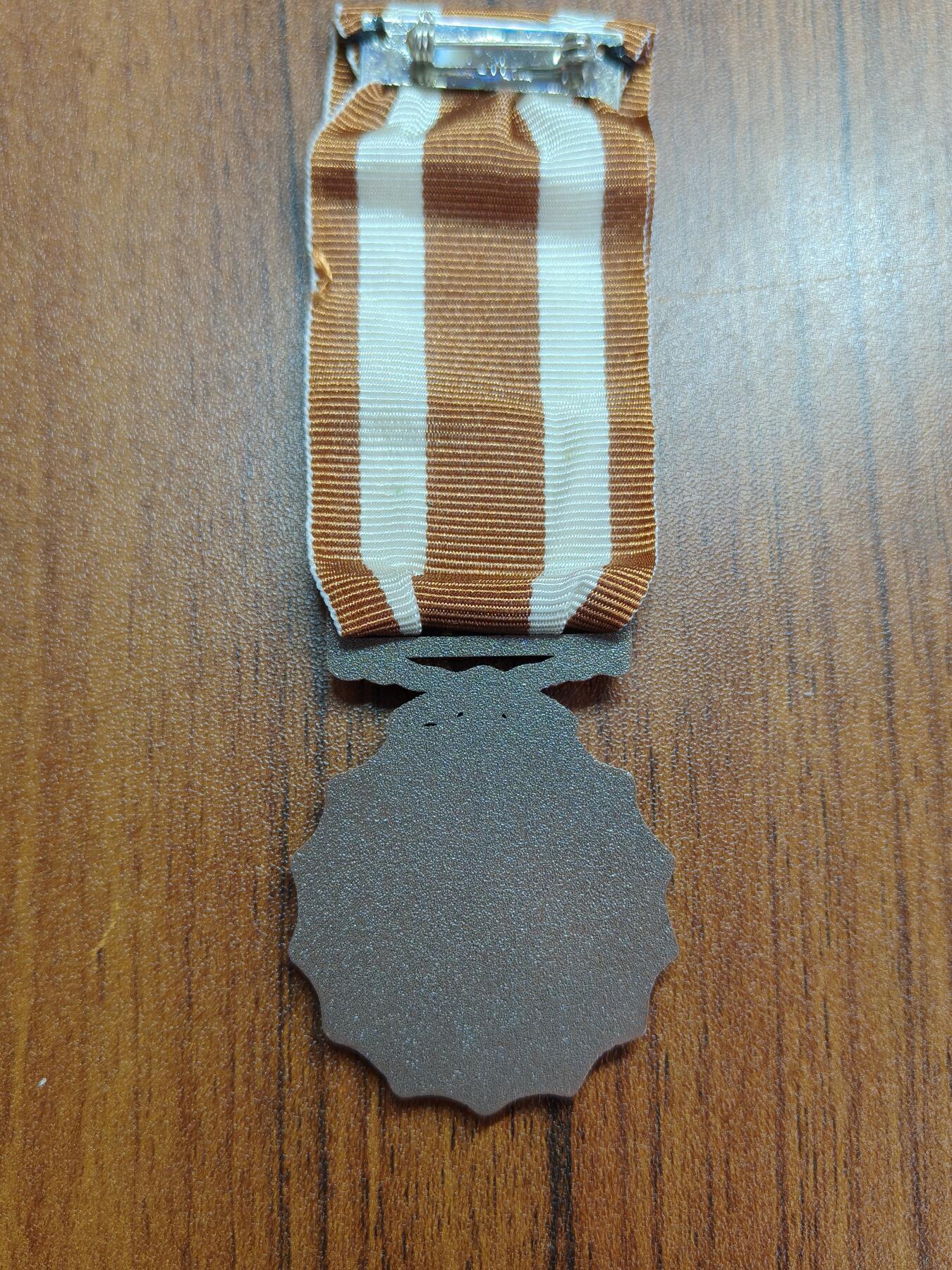 蜀地medal徽章收藏 春季精品拍场 莱索托王国铜级军事服役奖章 稀少 ，莱索托王国人口仅仅230万，军队更是少的可怜，仅有三千人余人，该章发行量可想而知