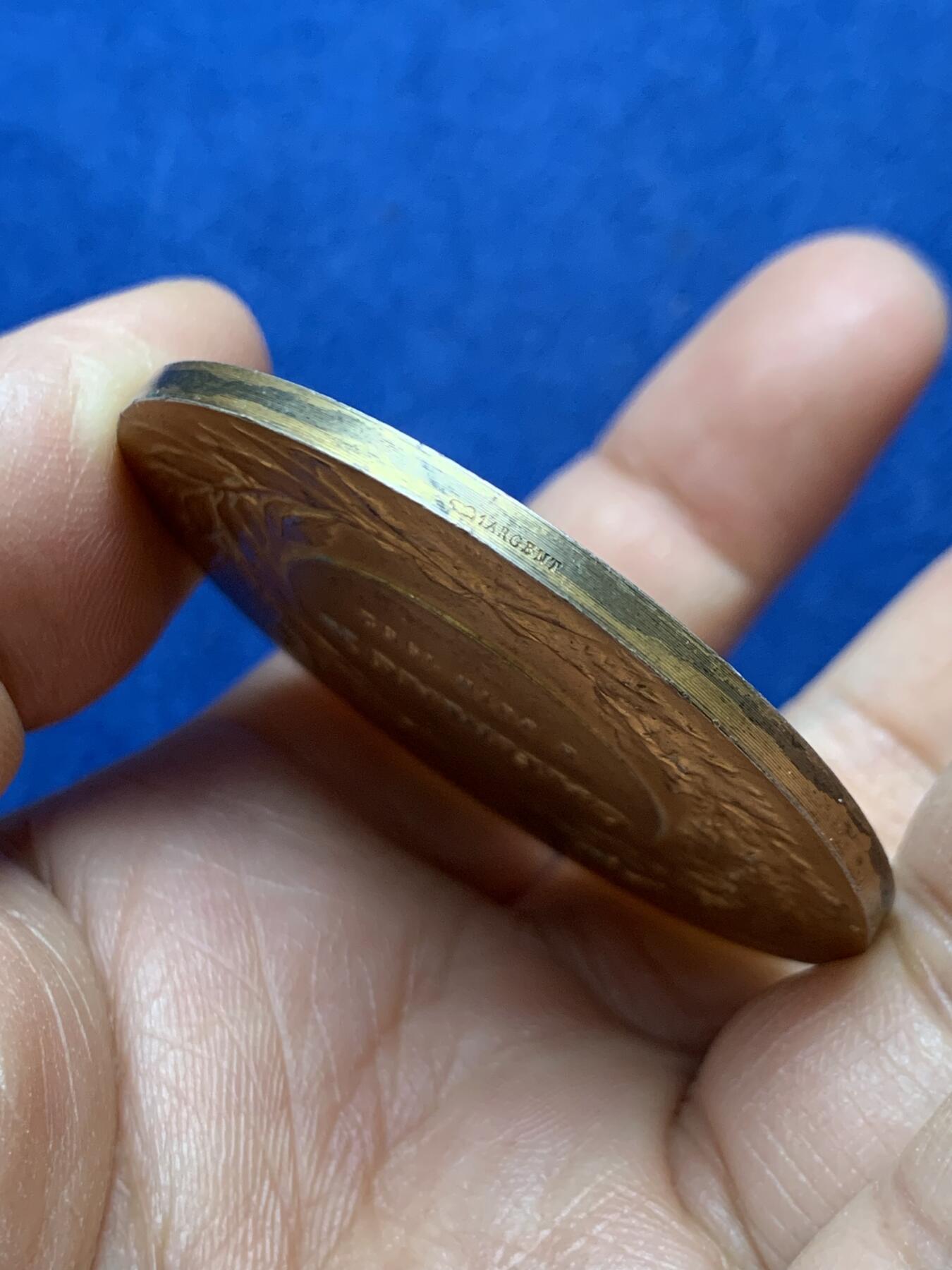 《竞宝斋》第470场 周日，周一，周二 3场连拍 （全场包邮）欢迎送拍 法国工商业女神镀金银章 63.2克 50.1mm 丰饶角1银标