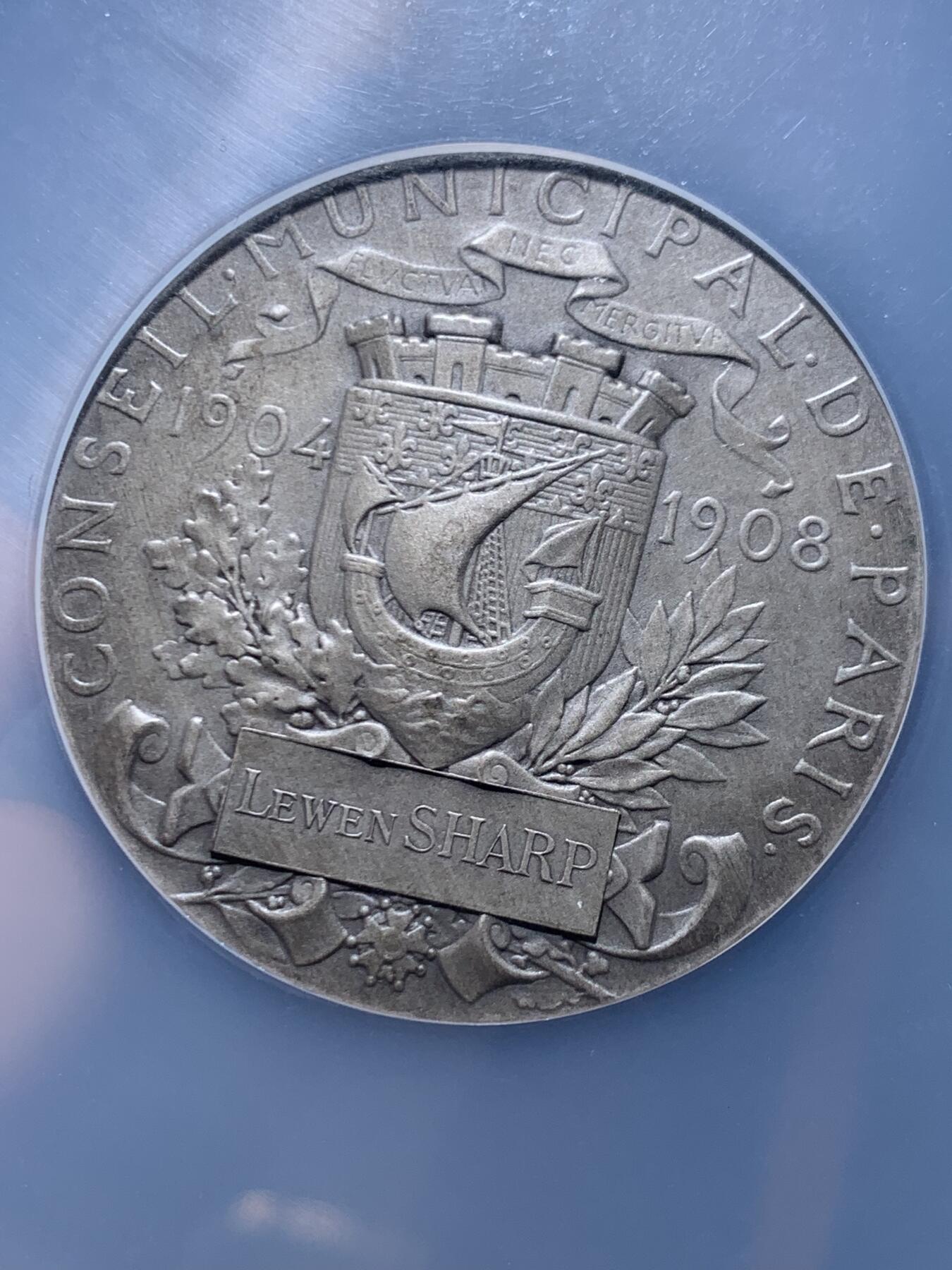 《竞宝斋》第470场 周日，周一，周二 3场连拍 （全场包邮）欢迎送拍 NGC MS64 法国1908年巴黎市议会纪念银章 加大盒装