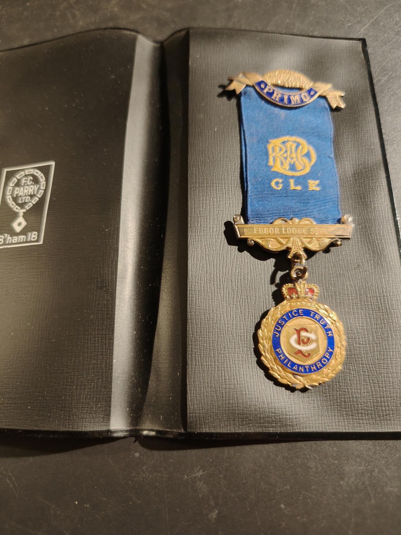 老王徽章第187期 英国皇家野牛兄弟会奖章   925银镀金珐琅    原盒     26.1g