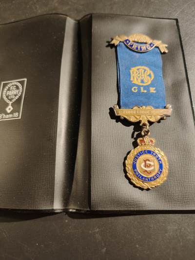 老王徽章第187期 - 英国皇家野牛兄弟会奖章   925银镀金珐琅    原盒     26.1g