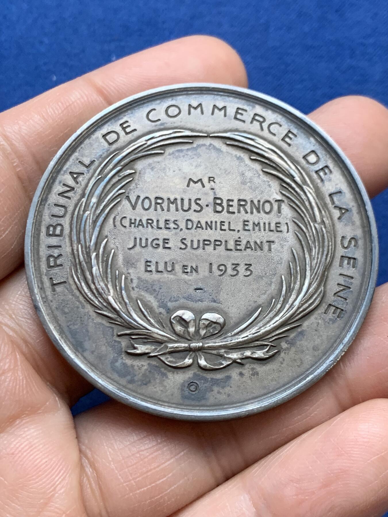 《竞宝斋》第470场 周日，周一，周二 3场连拍 （全场包邮）欢迎送拍 1933法国塞纳省商业法庭银章 59.25克 50.2mm 丰饶角2银标 带盒