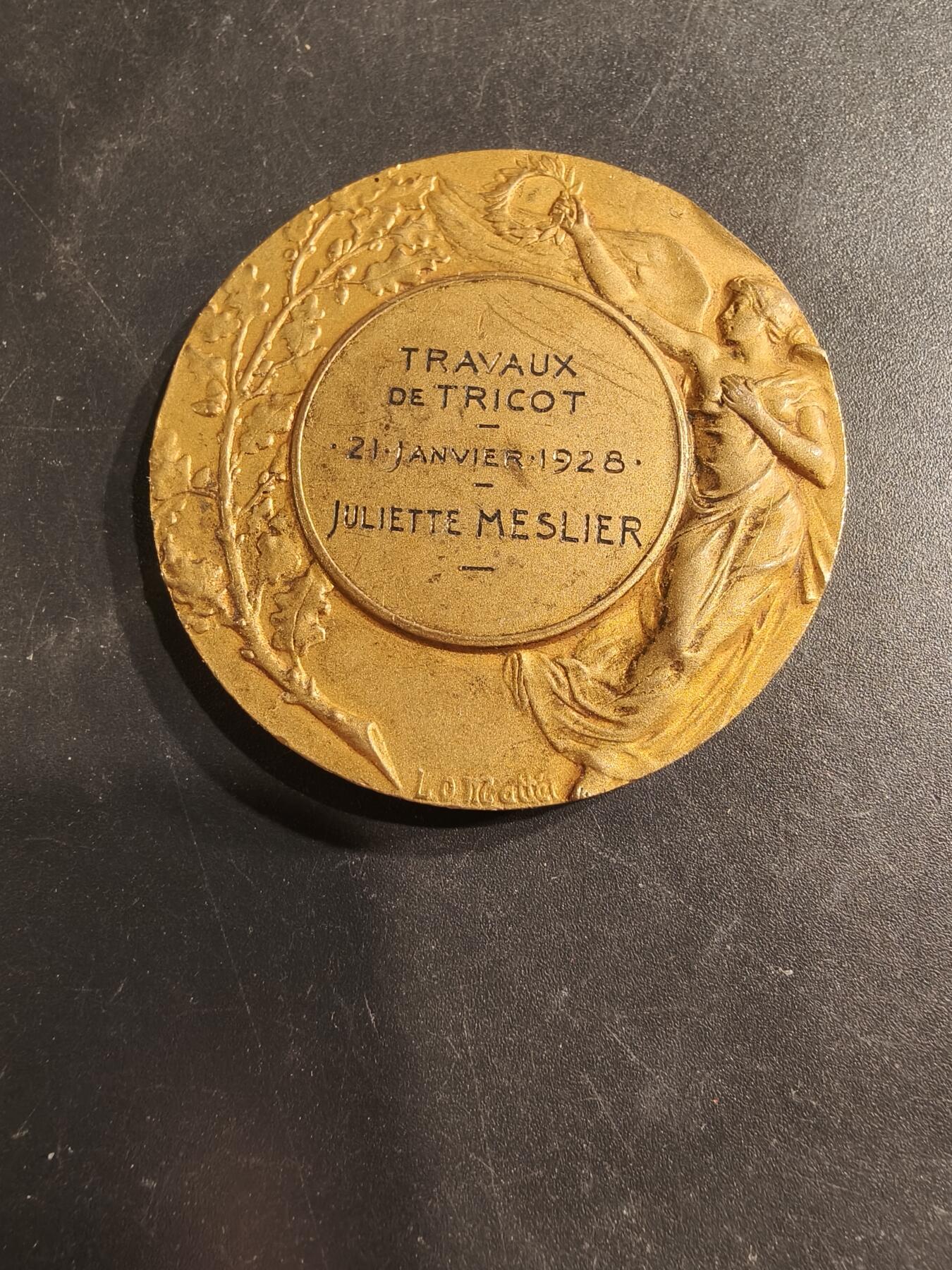 老王徽章第187期 法国玛丽安娜农业主题镀金大铜章    大师路易波特作品    直径43mm     重量43g