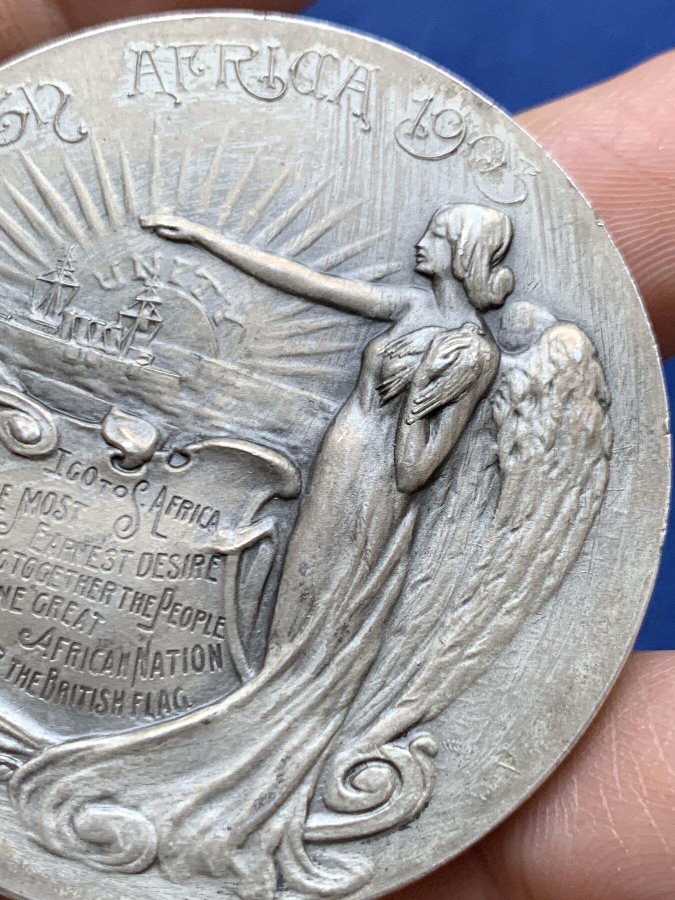 《竞宝斋》第470场 周日，周一，周二 3场连拍 （全场包邮）欢迎送拍 1903年英国首相张伯伦访问南非纪念镀银铜章，50.4毫米，53.55克。少见品种