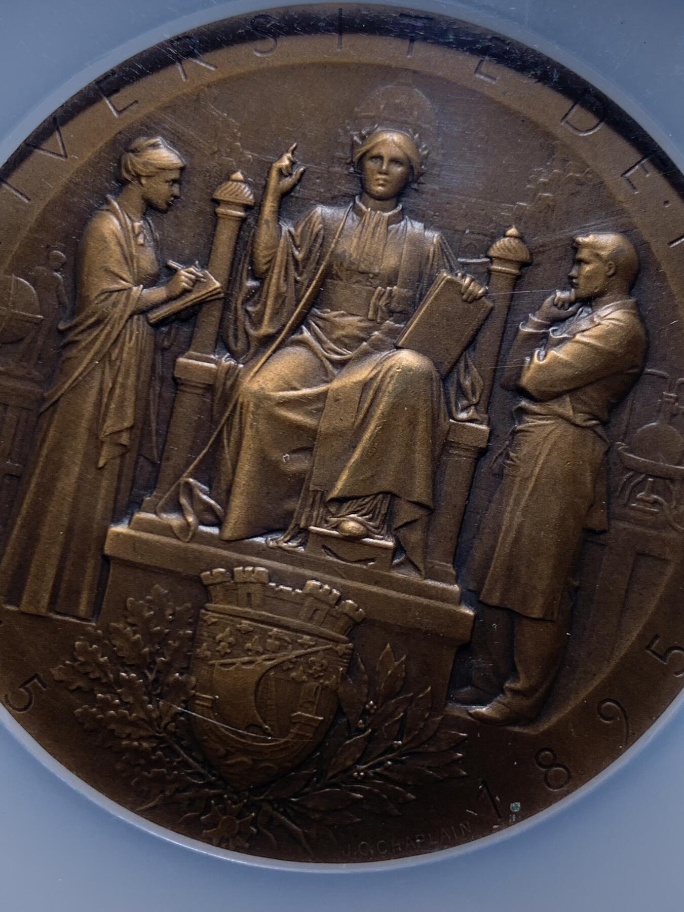 《竞宝斋》第470场 周日，周一，周二 3场连拍 （全场包邮）欢迎送拍 NGC MS63BN 法国1895年巴黎大学纪念铜章 稀缺超大加厚老盒