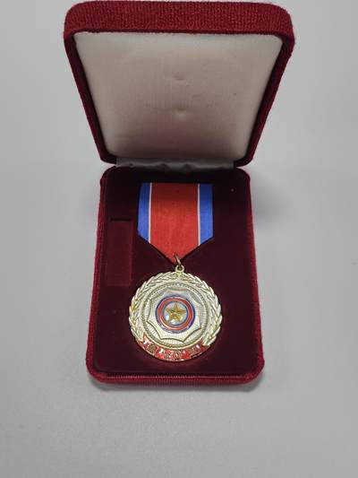 南水社第3次拍卖 春季专场 - 朝鲜总联成立20周年纪念章，章体珐琅完整