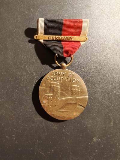 老王徽章第187期 - 美国二战陆军占领军服役奖章   德国勋条