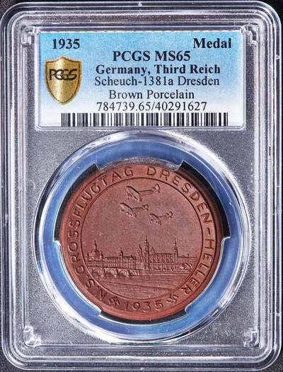 【俄甄集藏】2026年(049)03-18星期三 晚 19:30 全场包邮 - 德国第三帝国1935年德累斯顿帝国航空运动协会（培养和训练军事飞行员的统一组织）陶瓷纪念章，PCGS MS65，完美品相，原图联系客服或官网查询