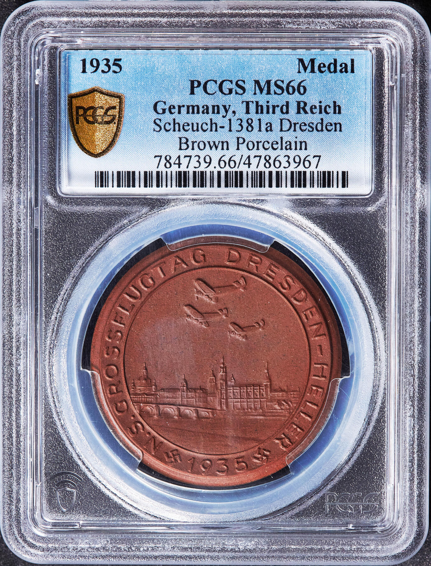 【俄甄集藏】2026年(049)03-18星期三 晚 19:30 全场包邮 德国第三帝国1935年德累斯顿帝国航空运动协会（培养和训练军事飞行员的统一组织）陶瓷纪念章，PCGS MS66，完美品相，冠军分数，原图联系客服或官网查询