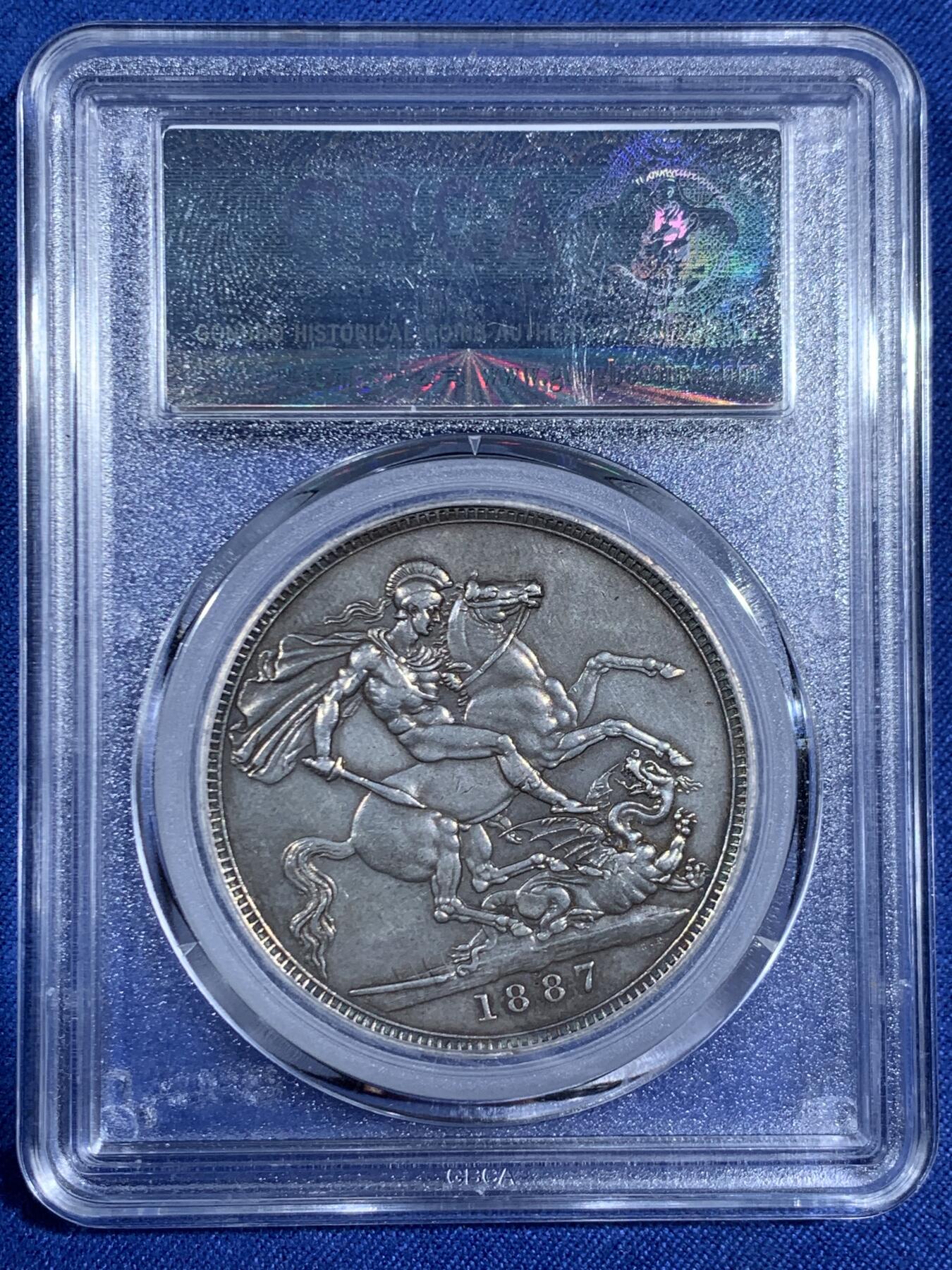 《竞宝斋》第470场 周日，周一，周二 3场连拍 （全场包邮）欢迎送拍 公博 XF45 英国 1887年 维多利亚 马剑 1克朗 银币，公博咸鱼验货宝压分严评，币面细节保存得很不错