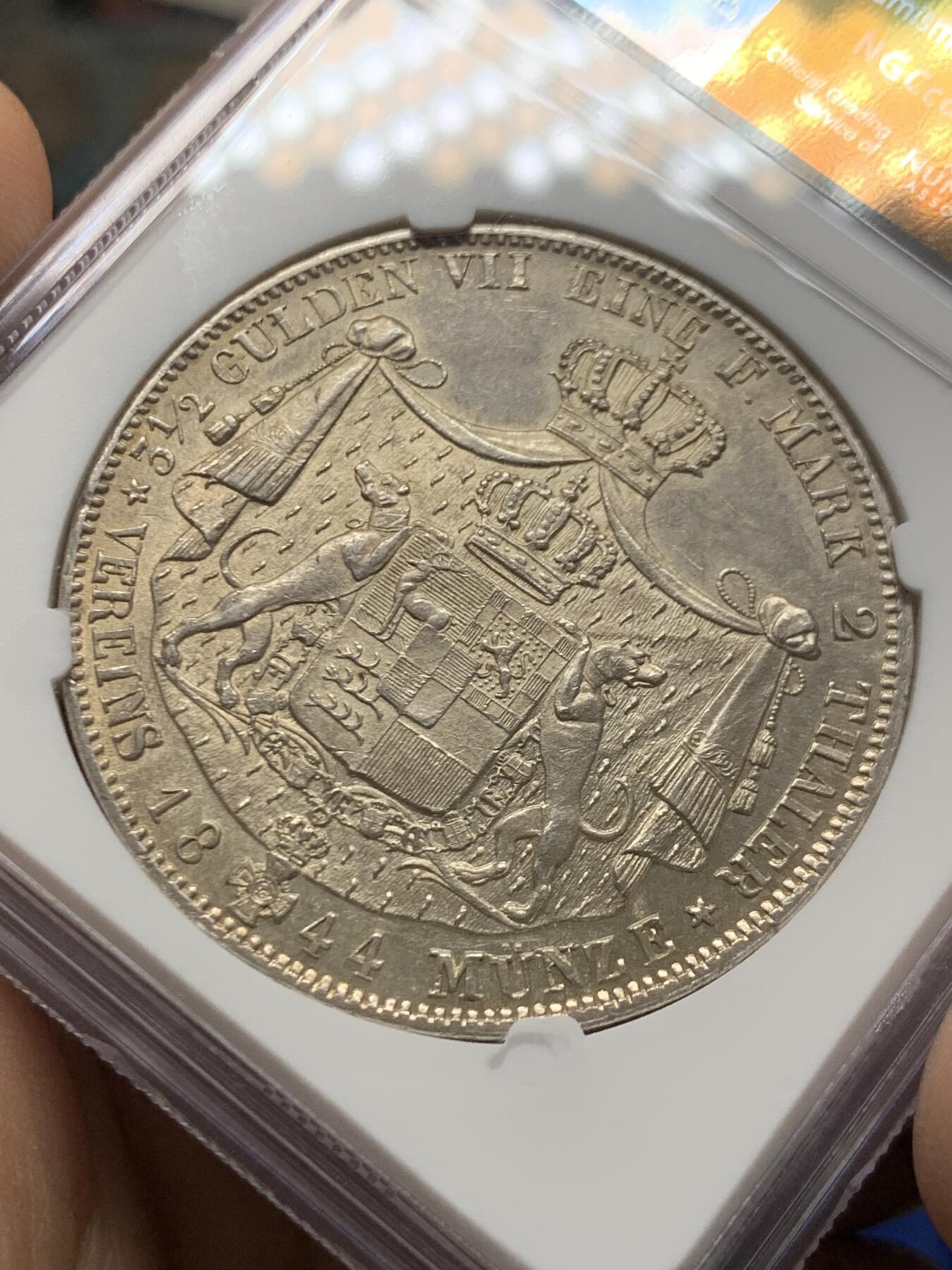 《竞宝斋》第470场 周日，周一，周二 3场连拍 （全场包邮）欢迎送拍 稀少 NGC MS62 德国 1844 霍亨索伦 2泰勒银币 大银币 资料显示3000枚的发行量 可见难得