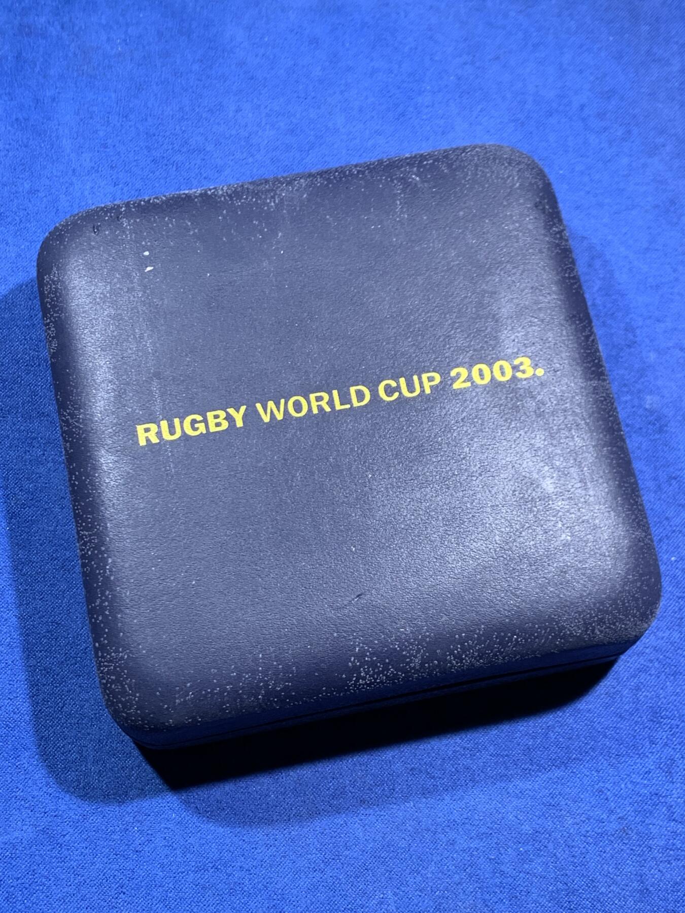 《竞宝斋》第470场 周日，周一，周二 3场连拍 （全场包邮）欢迎送拍 澳大利亚2003年5元部分镀金精制银币 英式橄榄球世界杯 1盎司999银 发行量2万 盒证全