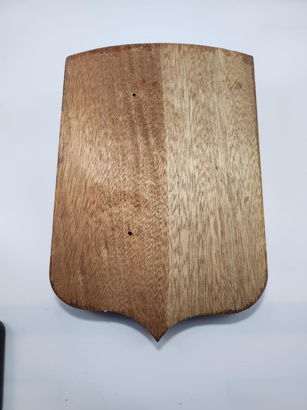 南水社第3次拍卖 春季专场 比利时海军现役护卫舰威廉·范德赞号 原荷兰海军军舰。舰徽纪念牌 舰长赠出版 图二为尺寸对照 体型很大