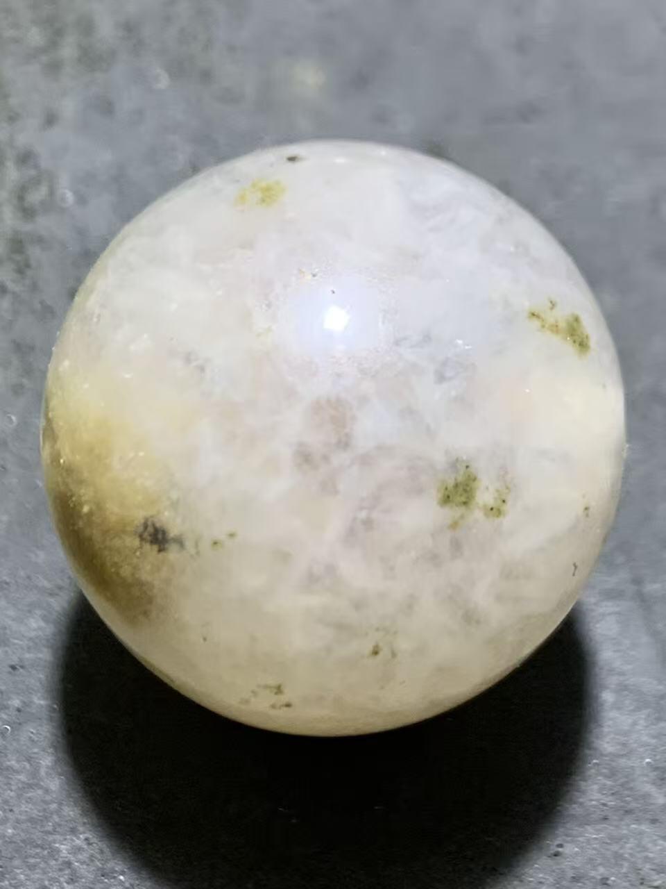 精美原皮满冰飘糖心料战国红玛瑙圆珠一颗！