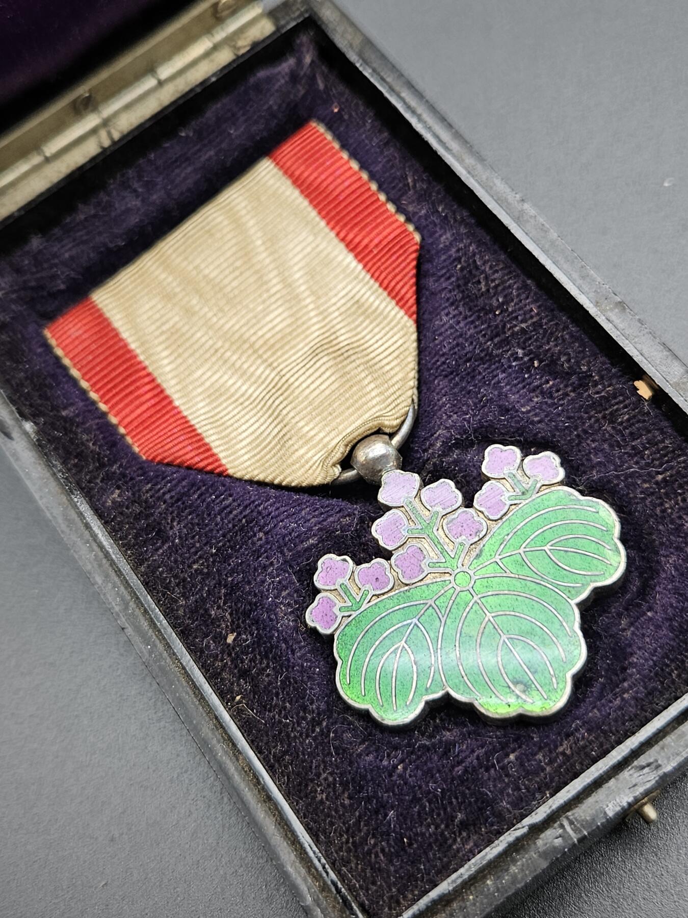 0元起拍勋章 第339期 咸鱼国勋章拍卖专场 3月18日（周三）下午6：00开始 明治时期 七等青叶章 银制 带盒