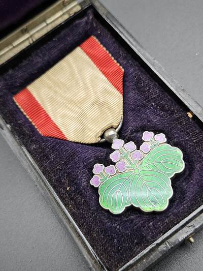 0元起拍勋章 第339期 咸鱼国勋章拍卖专场 3月18日（周三）下午6：00开始 - 明治时期 七等青叶章 银制 带盒